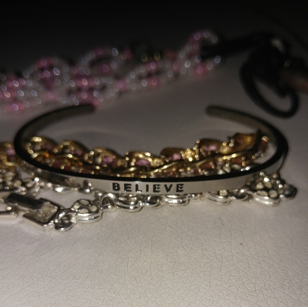 7 PIECES OF JEWELRY